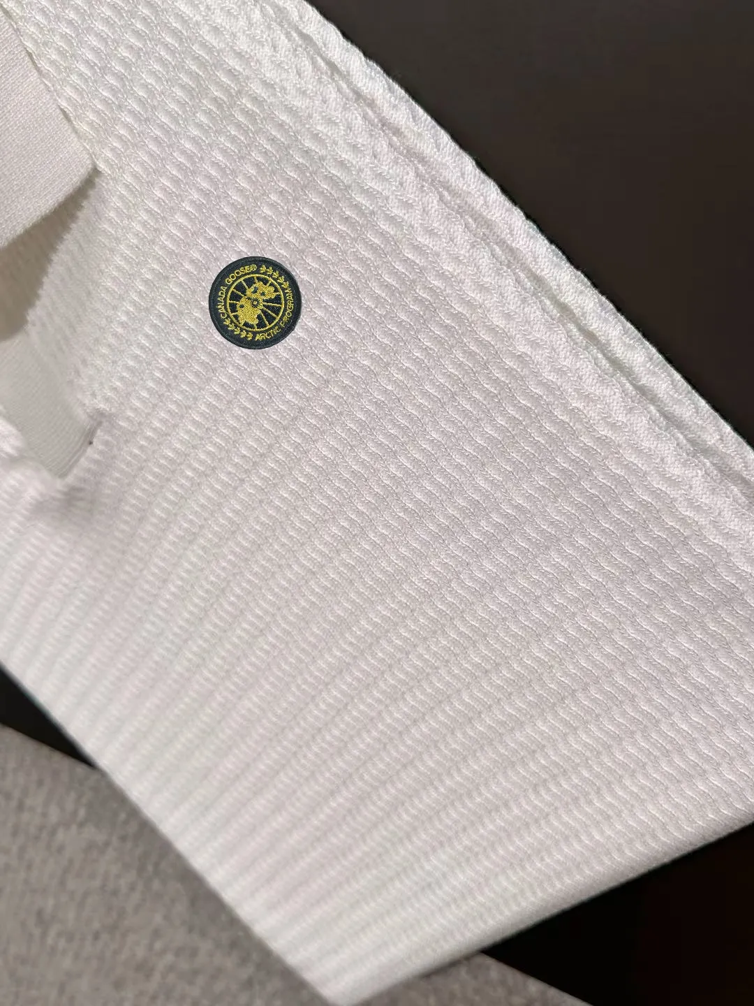 Next day shipment P300 High quality Big Goose 2025 new summer men's lapel short-sleeved knitted fabric Made of combed cotton yarn knitted cotton fabric, pure cotton high-weight special yarn, it feels full of weight when weighed, and the upper body is more textured than ordinary knitted fabrics. This texture can cope with the weather. Perfectly produced stitch by stitch according to the original version! Show nobility. Sizes: M to 3XL